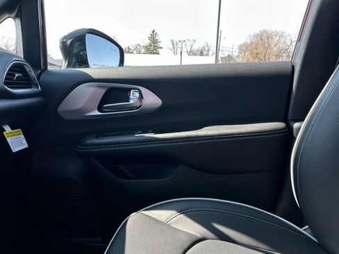 New 2026 Chrysler Pacifica Limited AWD/4WD image 46
