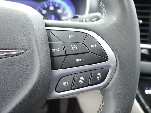 Certified 2023 Chrysler Pacifica Touring-L FWD image 33