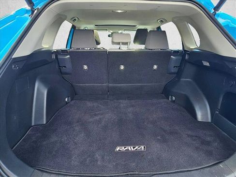 Used 2019 Toyota RAV4 XLE w/ Convenience Package AWD/4WD image 6