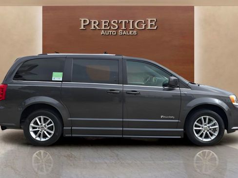 Used 2020 Dodge Grand Caravan SXT image 35