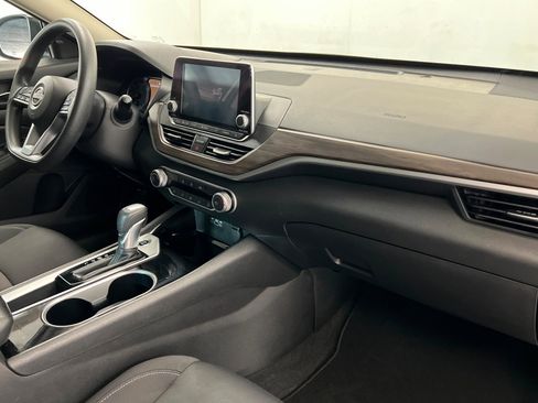 Used 2024 Nissan Altima 2.5 SV image 24