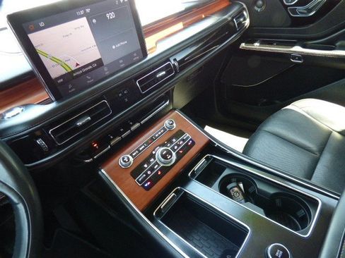 Used 2022 Lincoln Aviator Reserve image 19