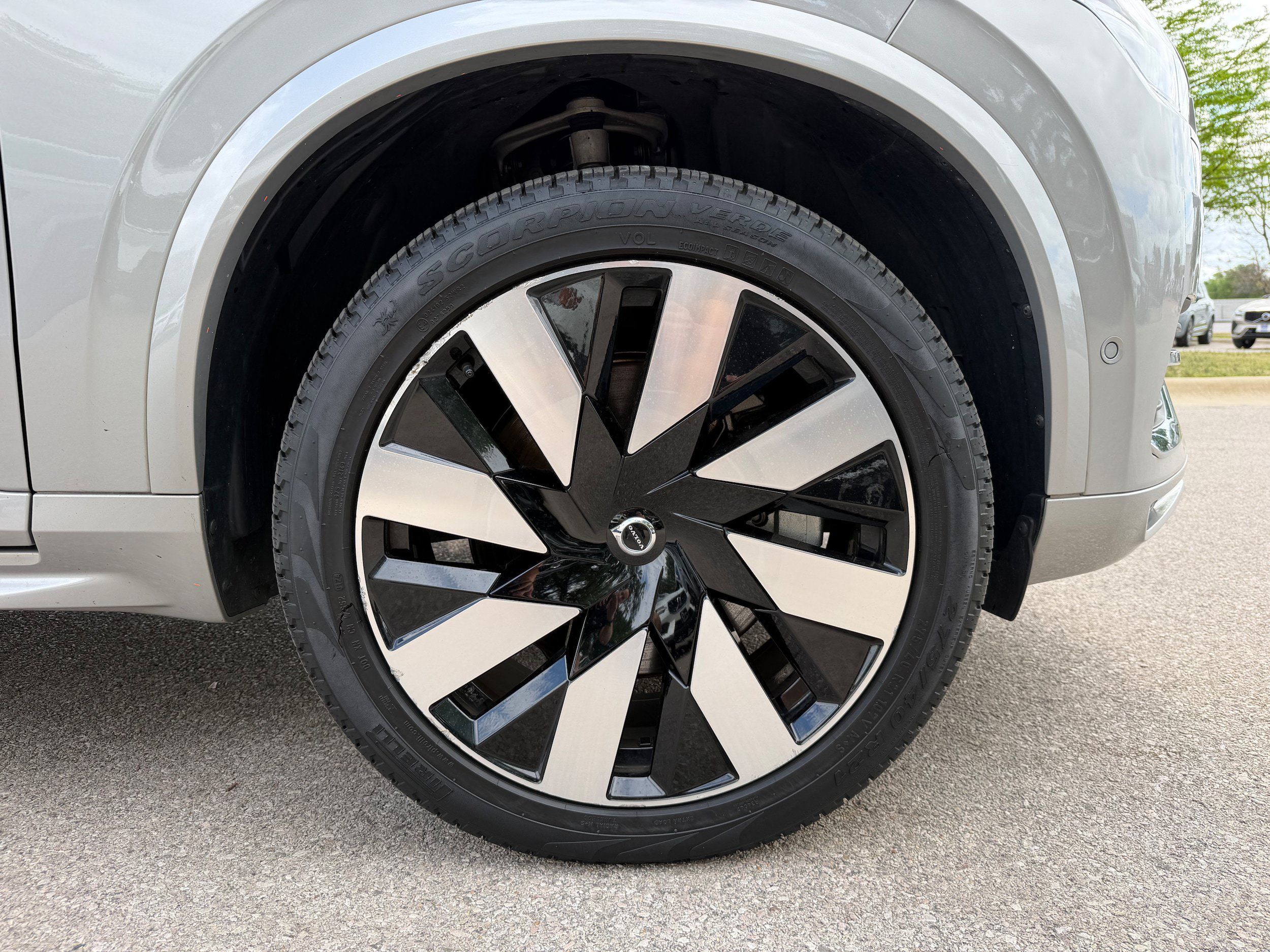 Certified 2024 Volvo XC90 T8 Plus w/ Protection Package Premier AWD/4WD image 9