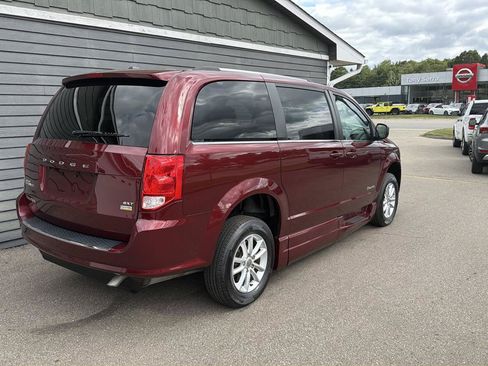 Used 2019 Dodge Grand Caravan SXT FWD image 18