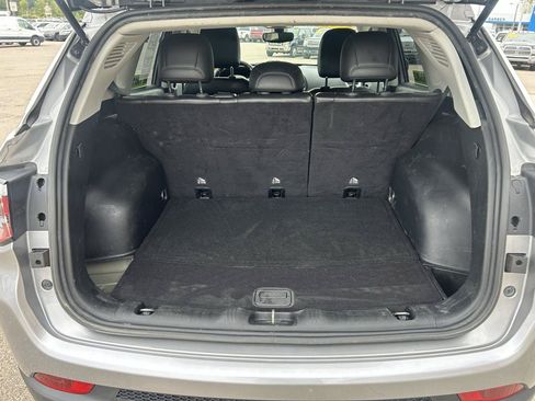 Used 2018 Jeep Compass Latitude w/ Popular Equipment Group AWD/4WD image 17