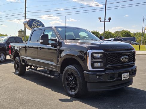New 2026 Ford F250 Lariat w/ Black Appearance Package image 4