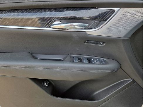 Used 2023 Cadillac XT6 Premium Luxury image 21