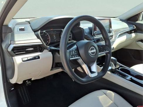 Used 2023 Nissan Altima 2.5 SV FWD image 13