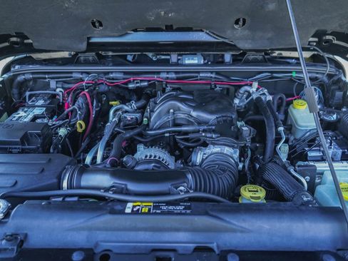 Used 2017 Jeep Wrangler Unlimited Sahara w/ Connectivity Group image 35