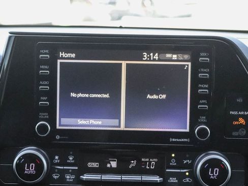 Used 2021 Toyota Highlander L FWD image 12