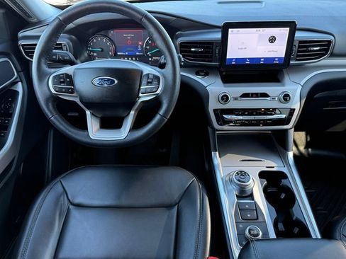 Certified 2024 Ford Explorer XLT w/ Equipment Group 202A AWD/4WD image 9