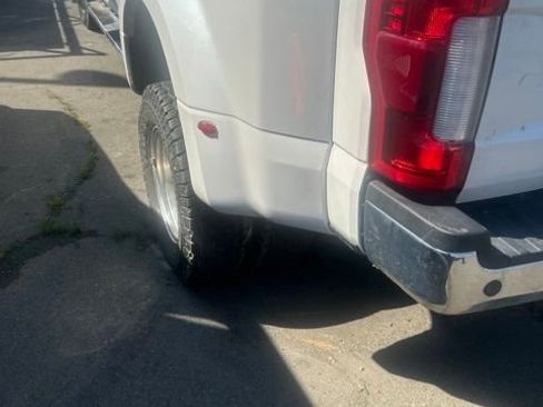 Used 2019 Ford F350 Lariat w/ Lariat Ultimate Package AWD/4WD image 3