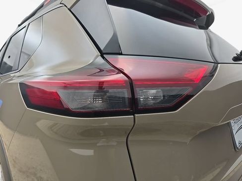 Used 2025 Nissan Rogue SV AWD/4WD image 34