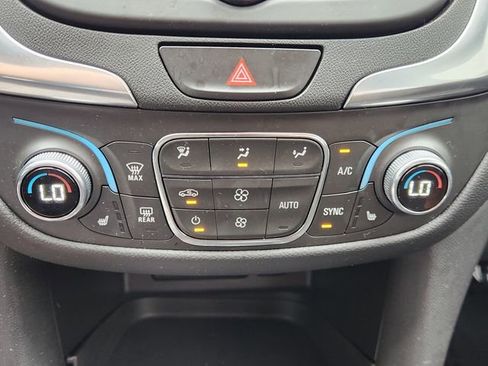 Used 2021 Chevrolet Equinox LT AWD/4WD image 22