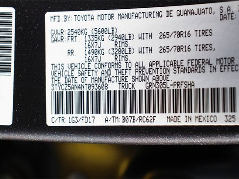 Used 2022 Toyota Tacoma TRD Off-Road image 31