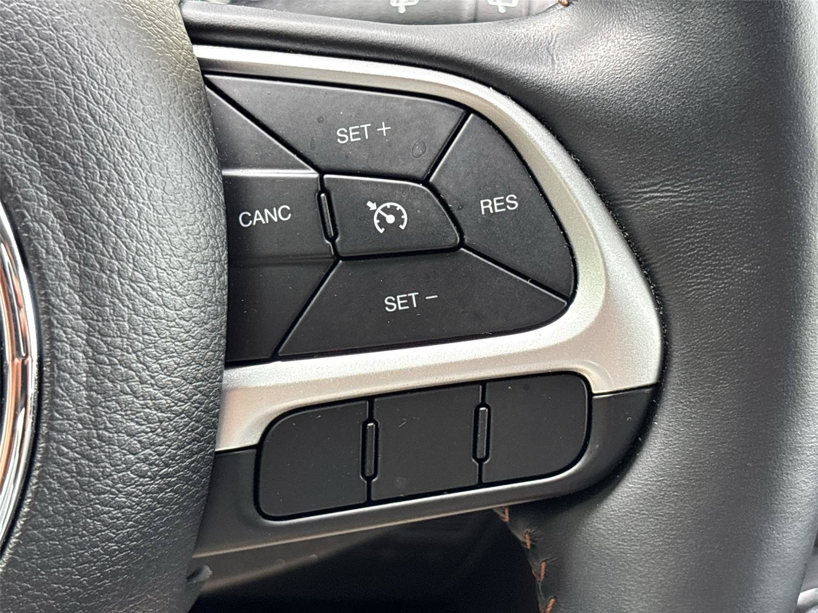 Used 2018 Jeep Compass Limited w/ Navigation Group AWD/4WD image 6