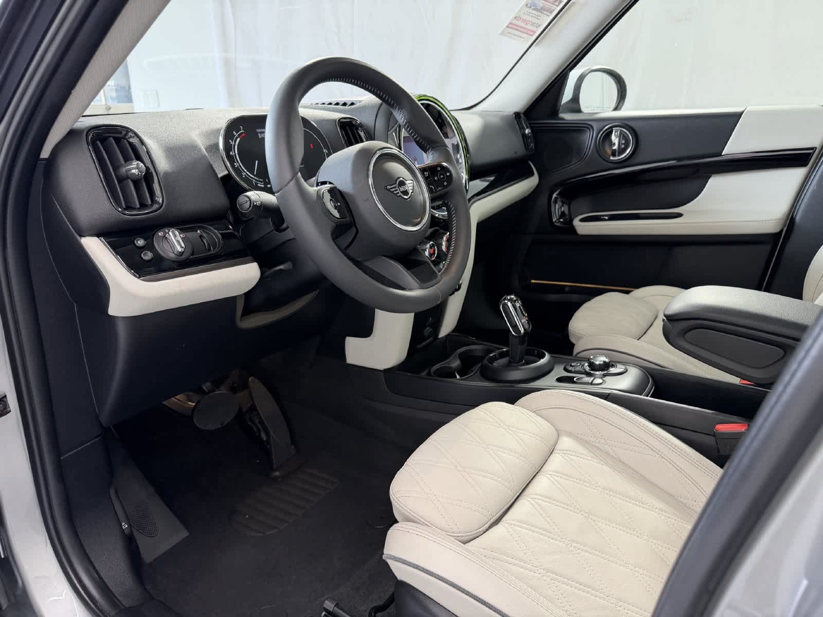 Used 2024 MINI Cooper Countryman S w/ Signature Upholstery Package FWD image 9