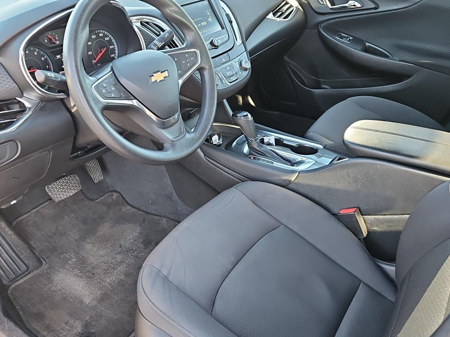Used 2017 Chevrolet Malibu LT FWD image 16