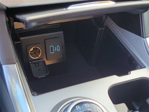 Used 2022 Ford Explorer XLT w/ Equipment Group 202A image 32