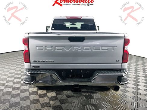 Used 2022 Chevrolet Silverado 3500 LT w/ Convenience Package image 6