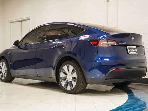 Used 2022 Tesla Model Y Long Range AWD/4WD image 24