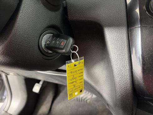 Used 2018 Nissan Rogue S image 23