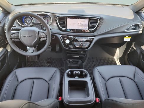 New 2026 Chrysler Pacifica Select image 9