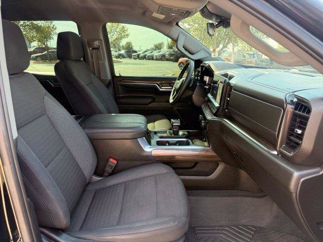 Used 2023 Chevrolet Silverado 1500 RST w/ Z71 Off-Road Package AWD/4WD image 3