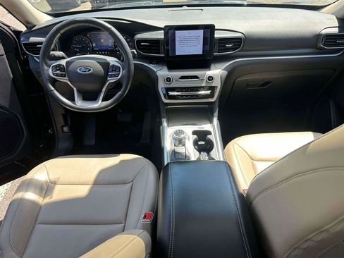 Used 2022 Ford Explorer XLT w/ Equipment Group 202A AWD/4WD image 12