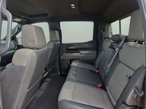 Used 2025 Chevrolet Silverado 1500 ZR2 image 18