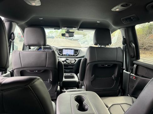New 2026 Chrysler Pacifica Select FWD image 42