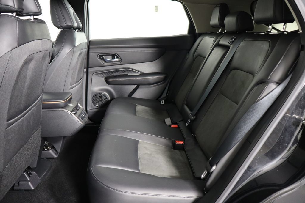 Used 2024 Nissan Ariya AWD image 16