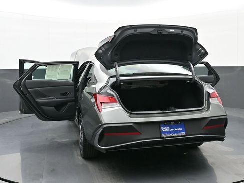 Certified 2025 Hyundai Elantra Sport image 51