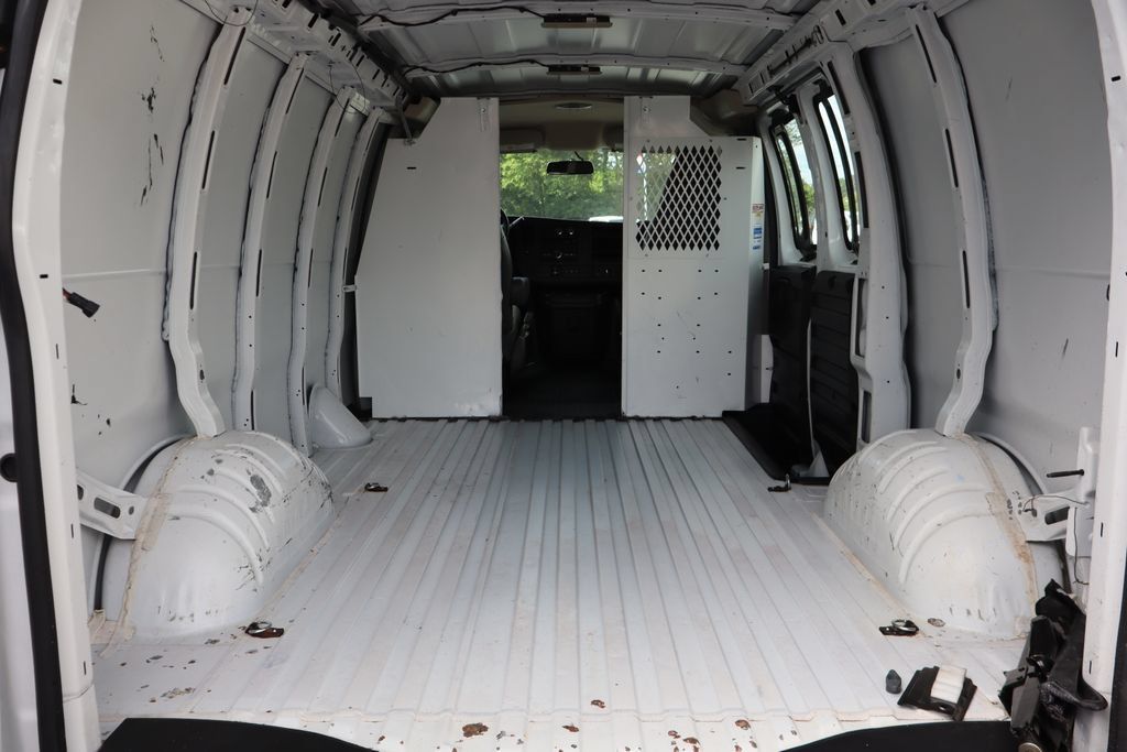 Used 2019 Chevrolet Express 2500 w/ Driver Convenience Package RWD image 4