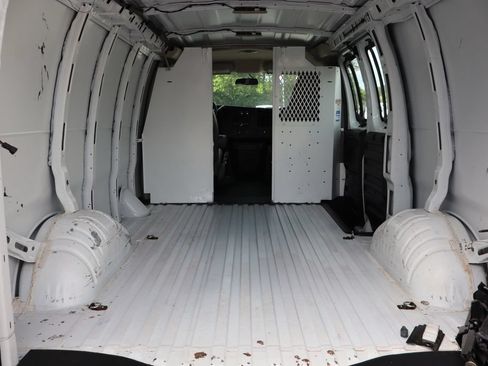 Used 2019 Chevrolet Express 2500 w/ Driver Convenience Package RWD image 4