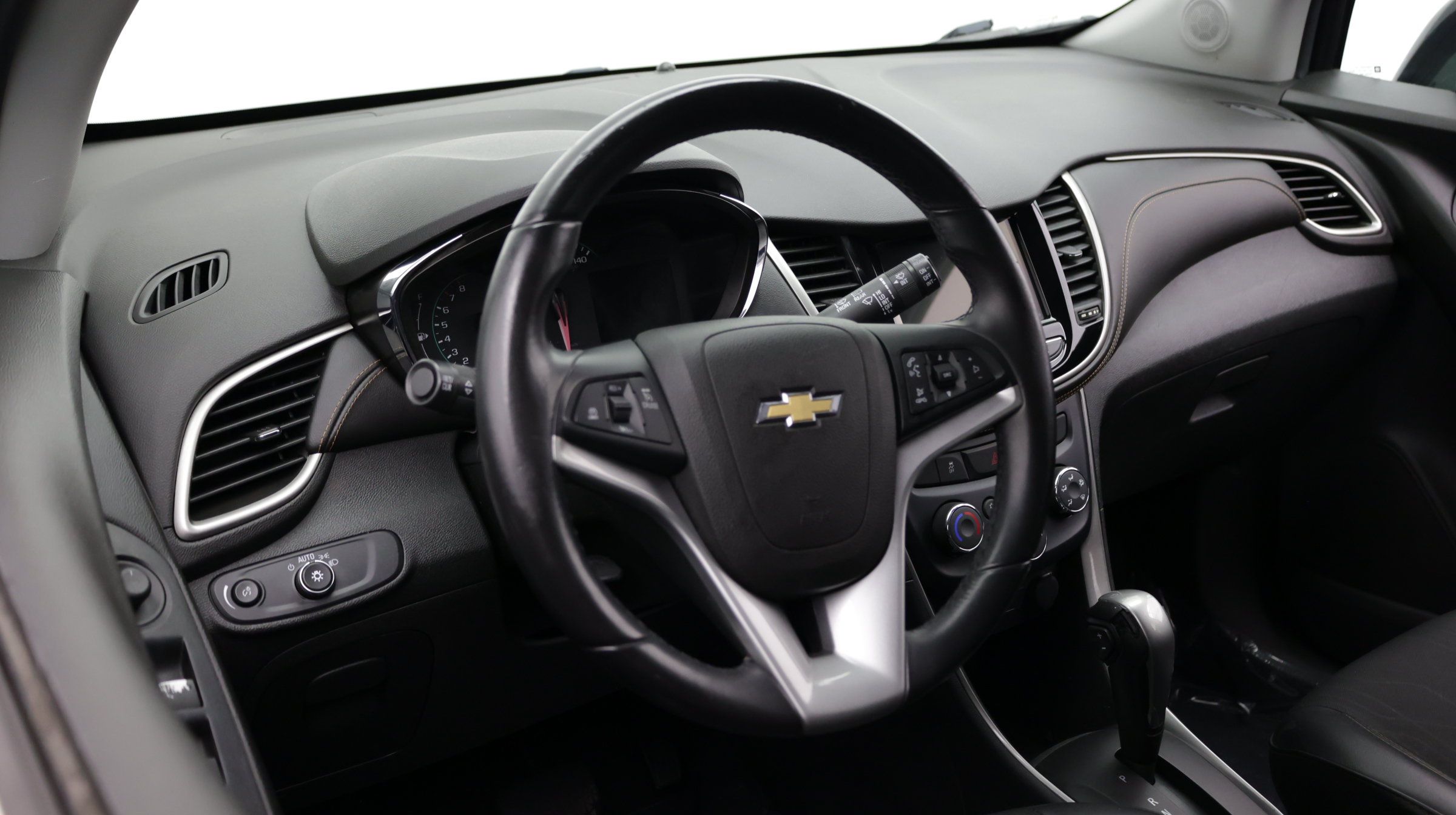 Used 2018 Chevrolet Trax LT w/ LT Convenience Package FWD image 10