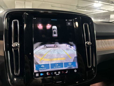 Used 2025 Volvo XC40 B5 Core image 17