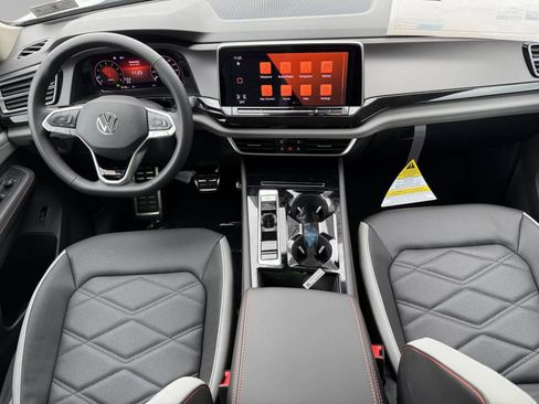 New 2026 Volkswagen Atlas Peak Edition image 10