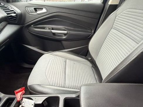 Used 2019 Ford Escape SE image 23