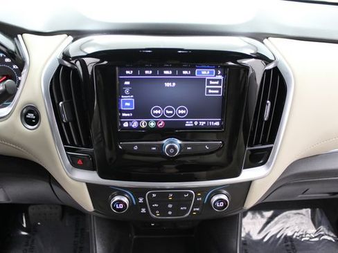 Used 2022 Chevrolet Traverse LS FWD image 27