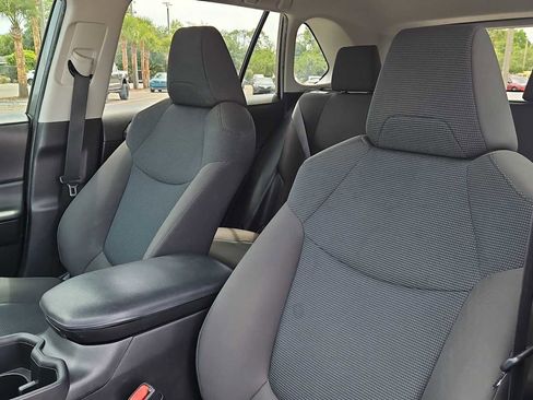 Used 2022 Toyota RAV4 LE AWD/4WD image 13