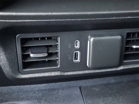 Used 2022 Chevrolet Silverado 1500 LT image 22