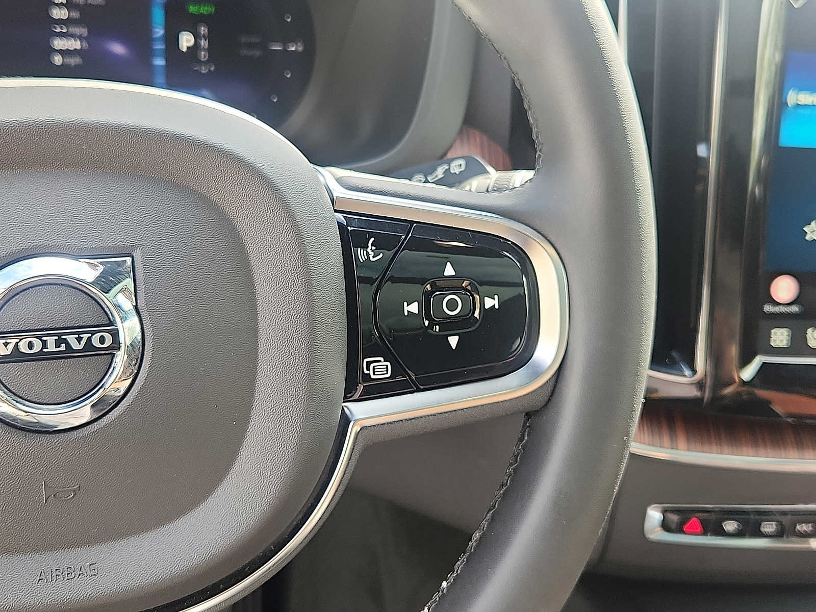 Certified 2024 Volvo XC60 T8 Plus w/ Climate Package AWD/4WD image 21
