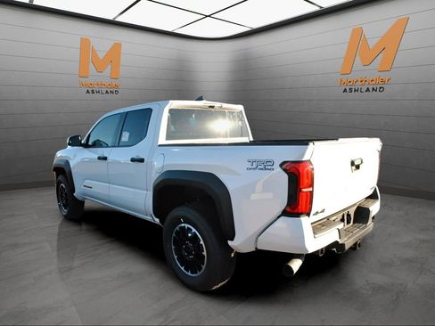 New 2025 Toyota Tacoma TRD Off-Road AWD/4WD image 3