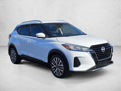 Certified 2023 Nissan Kicks SV image 3