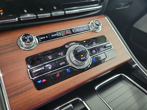 Used 2021 Lincoln Aviator Reserve w/ Equipment Group 202A AWD/4WD image 27
