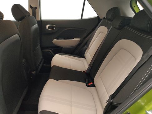 Used 2022 Hyundai Venue SEL image 18