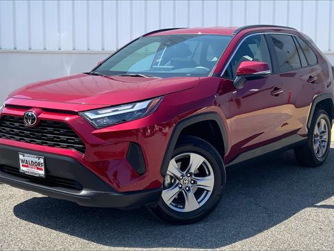 Used 2025 Toyota RAV4 XLE AWD/4WD image 2