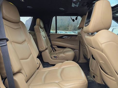 Used 2018 Cadillac Escalade Platinum image 12