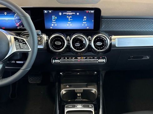 New 2026 Mercedes-Benz GLB 250 4MATIC image 24